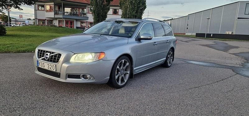 Silver Begagnad 2011 Volvo V70 Summum Kombi | 49 000 kr (Bra pris) - Bild 1/4