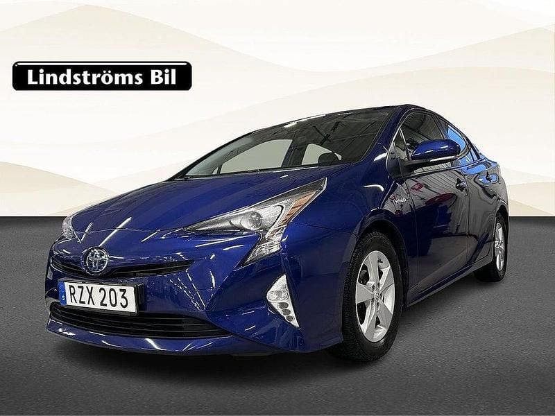 Mörkblå Begagnad 2016 Toyota Prius Active Halvkombi | 119 000 kr - Bild 1/3