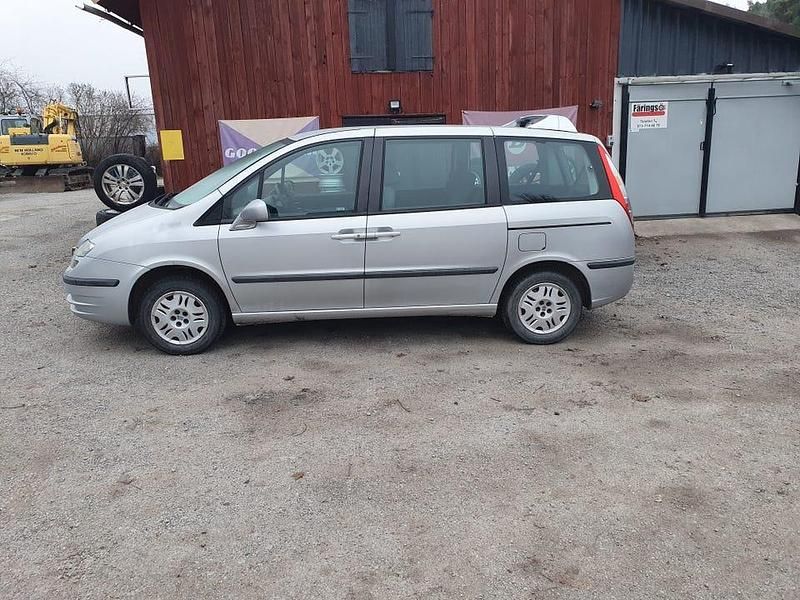 Begagnad Fiat Ulysse 136 HK (100 kW) 2004 Minibuss