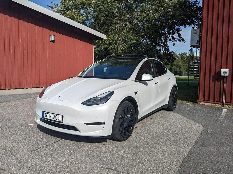 Vit Begagnad 2022 Tesla Model Y Performance SUV | 350 000 kr (Bra pris) - Bild 1/4