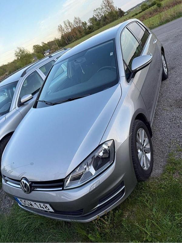 Silver Begagnad 2015 VW Golf VII Halvkombi | 74 000 kr (Marknadspris) - Bild 1/2