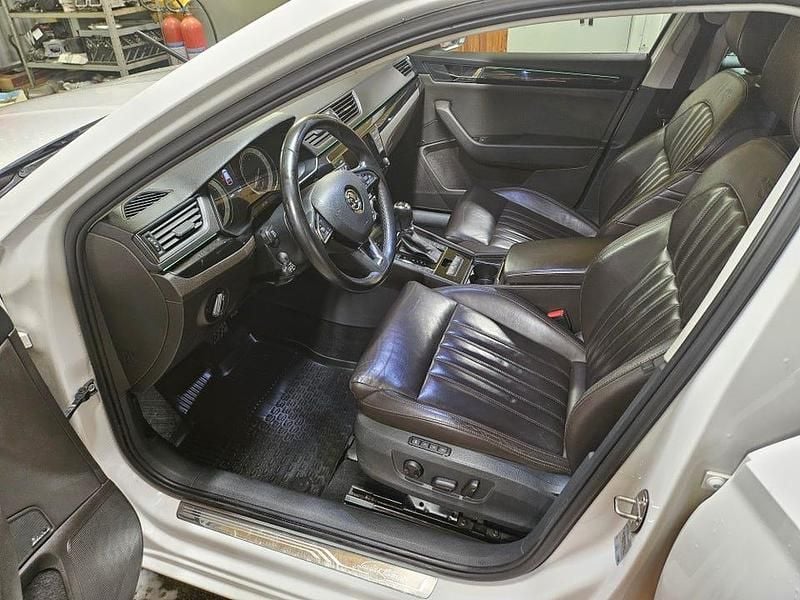 Begagnad Skoda Superb LAURIN & KLEMENT 190 HK (139 kW) 2016 Kombi