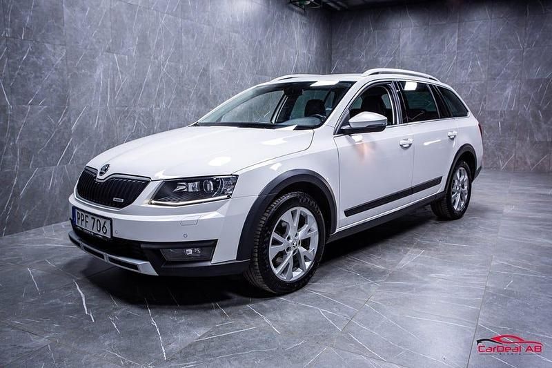 Begagnad Skoda Octavia Scout 184 HK (135 kW) 2016 Vit Kombi