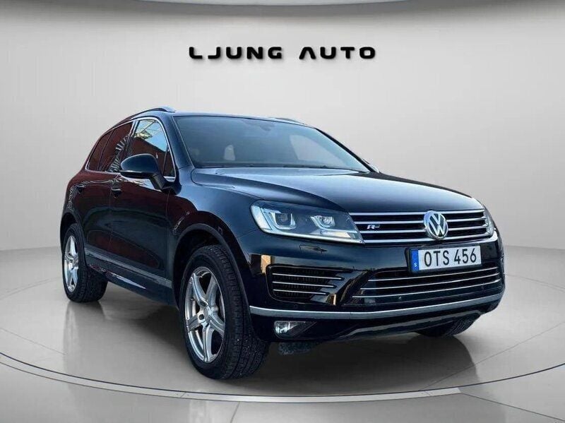 Svart Begagnad 2015 VW Touareg SUV | 209 900 kr (Bra pris) - Bild 1/4