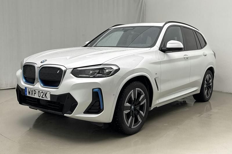 Vit Begagnad 2022 BMW iX3 M Sport SUV | 409 000 kr (Superpris) - Bild 1/4