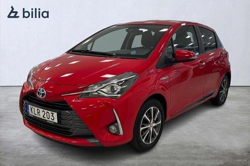 Röd Begagnad 2019 Toyota Yaris Hybrid Halvkombi | 164 900 kr (Marknadspris) - Bild 1/2