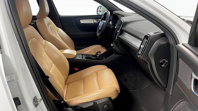 Begagnad Volvo XC40 Momentum 190 HK (139 kW) 2019 Vit SUV