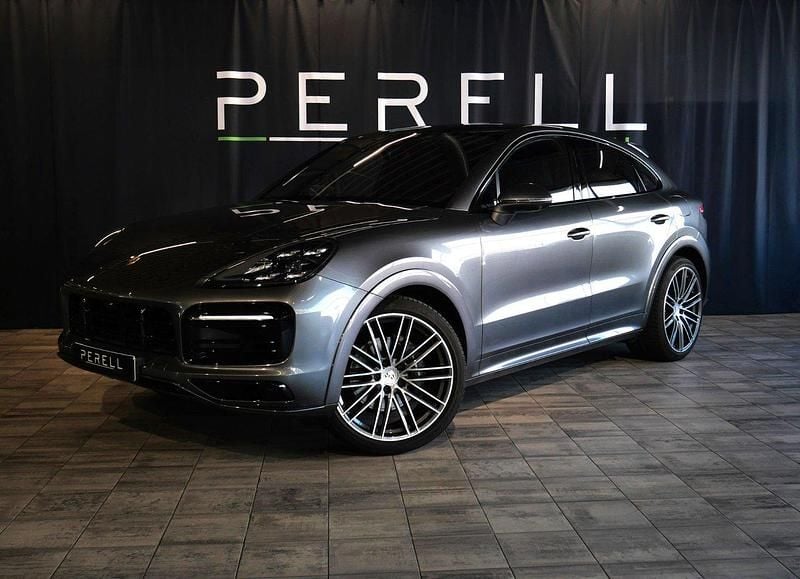 Grå (quartzite grey metallic) Begagnad 2020 Porsche Cayenne SUV | 829 000 kr (Marknadspris) - Bild 1/4