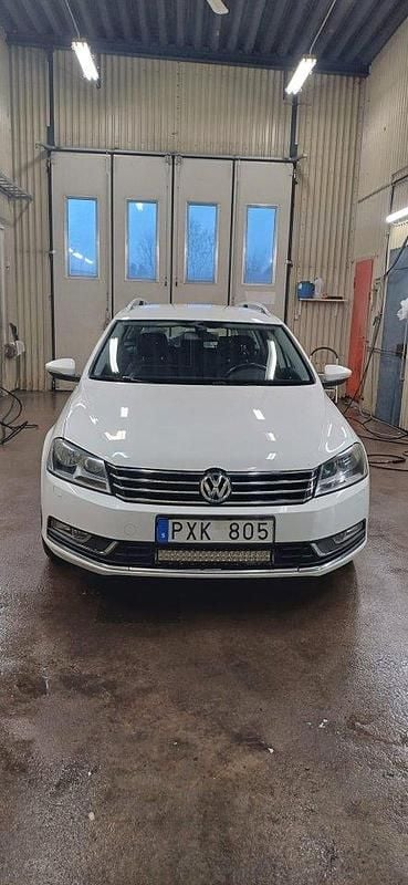 Vit Begagnad 2013 VW Passat Kombi | 67 000 kr (Bra pris) - Bild 1/4