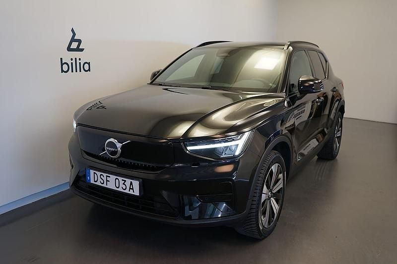 Svart Begagnad 2023 Volvo XC40 Core SUV | 359 500 kr - Bild 1/3