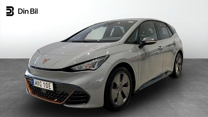 Ljusgrå (vapor grey) Begagnad 2022 Cupra Born Halvkombi | 269 900 kr (Lite dyr) - Bild 1/4