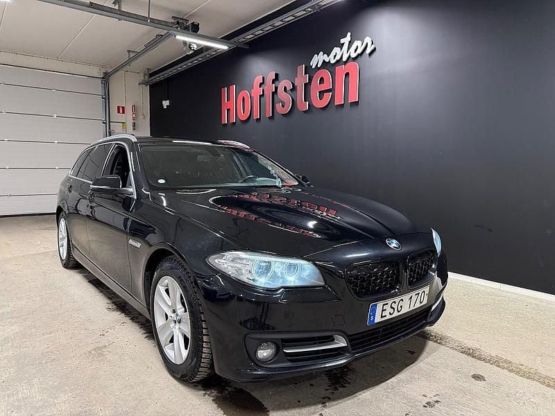 Svart Begagnad 2015 BMW 520 Kombi | 159 900 kr (Marknadspris) - Bild 1/4