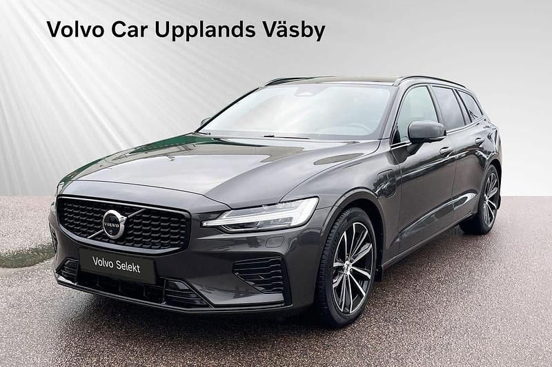 Grå Begagnad 2025 Volvo V60 Plus Kombi | 499 900 kr (Marknadspris) - Bild 1/3