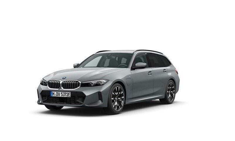 Black sapphire metallic Ny 2025 BMW 330e M Sport Kombi | 644 500 kr (Bra pris) - Bild 1/4