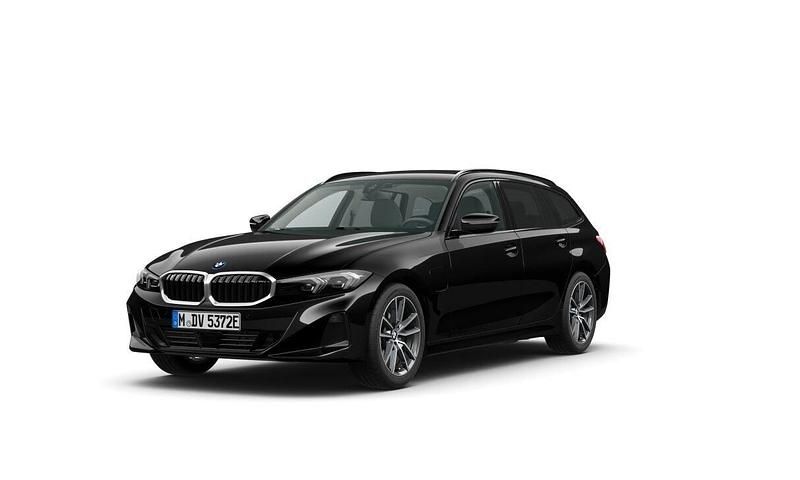 Svart solid Begagnad 2025 BMW 330e Shadowline Kombi | 484 500 kr - Bild 1/4