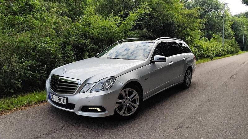 Silver Begagnad 2010 Mercedes E350 Avantgarde Kombi | 97 000 kr (Bra pris) - Bild 1/4