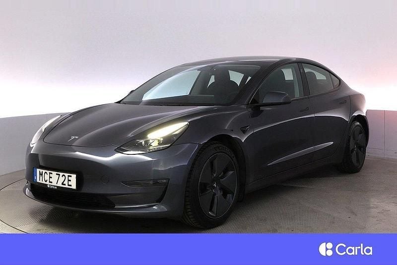 Grå Begagnad 2022 Tesla Model 3 Long Range Sedan | 356 900 kr (Marknadspris) - Bild 1/2