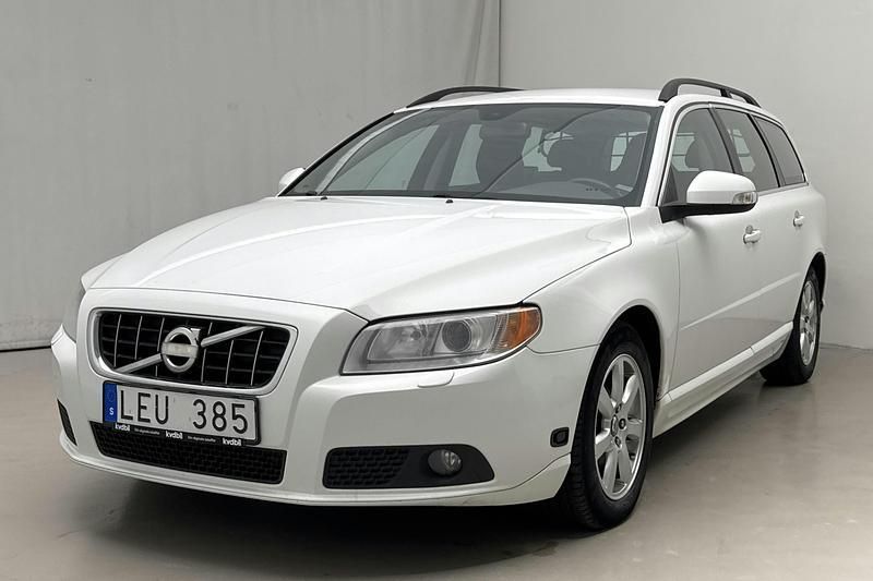 Vit Begagnad 2011 Volvo V70 Momentum Kombi | 35 000 kr (Superpris) - Bild 1/4