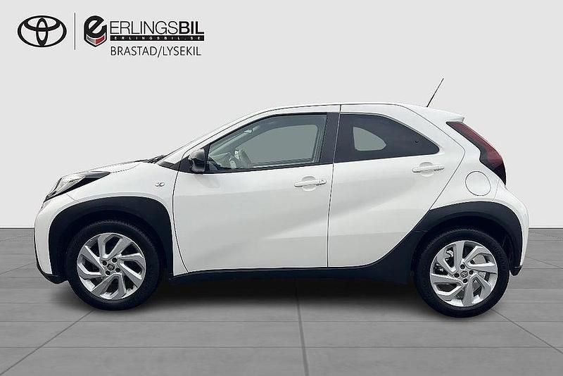 Begagnad Toyota Aygo X Play 72 HK (52 kW) 2022 Vit SUV