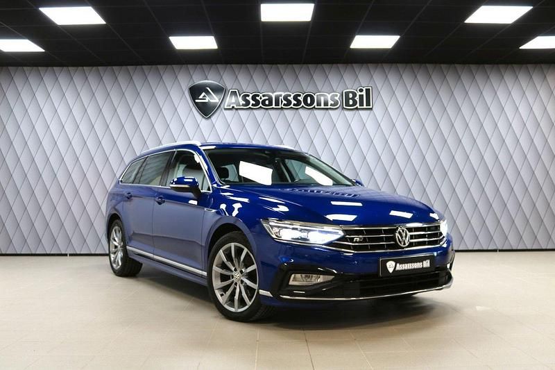 Blå Begagnad 2019 VW Passat R-line Kombi | 239 900 kr (Lite dyr) - Bild 1/4