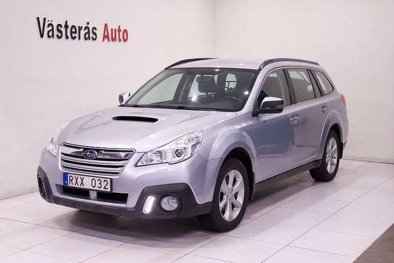 Silver Begagnad 2013 Subaru Outback Kombi | 69 000 kr (Marknadspris) - Bild 1/4