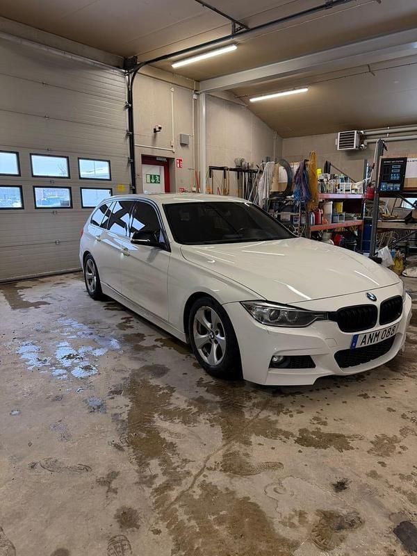 Begagnad BMW 318 143 HK (105 kW) 2013 Kombi