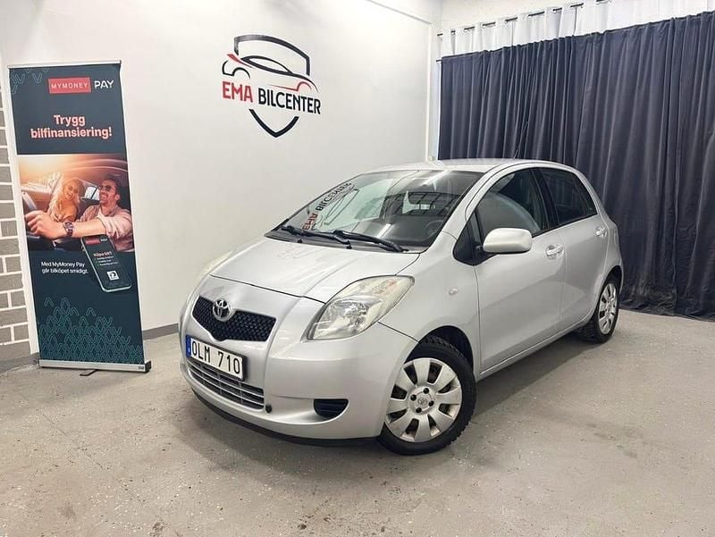 Silver Begagnad 2006 Toyota Yaris Halvkombi | 34 900 kr (Bra pris) - Bild 1/4
