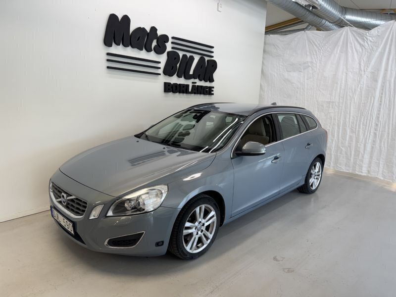 Ljusblå Begagnad 2011 Volvo V60 Kombi | 109 900 kr (Marknadspris) - Bild 1/4