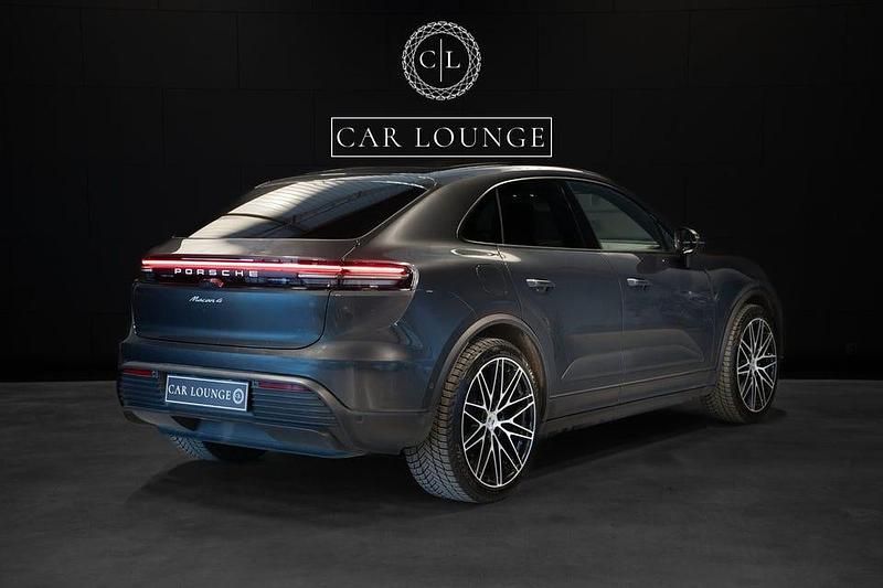 Begagnad Porsche Macan 330 kW (449 HK) 2024 Volcanogrå metallic SUV