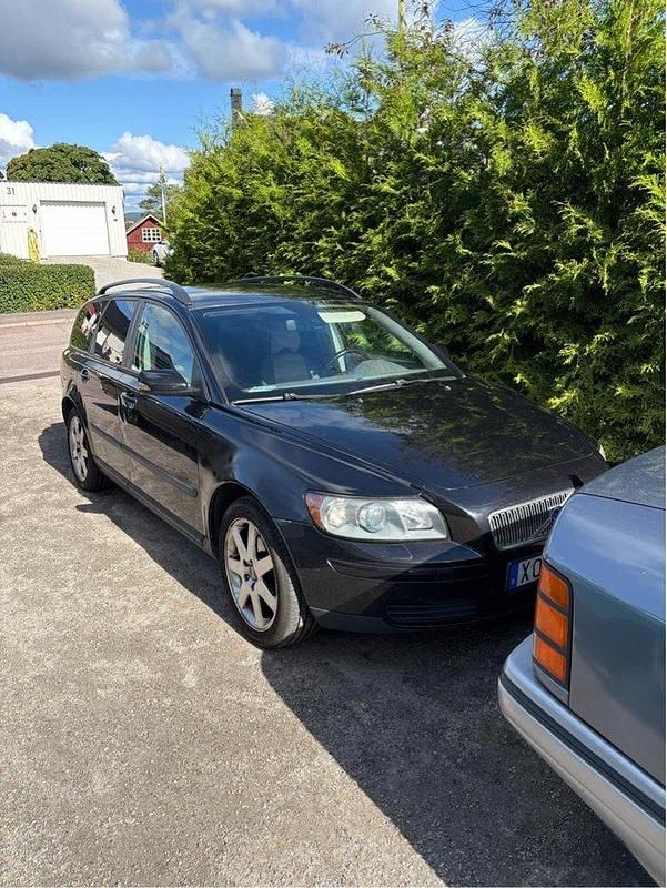 Svart Begagnad 2006 Volvo V50 Kinetic Kombi | 29 000 kr - Bild 1/4