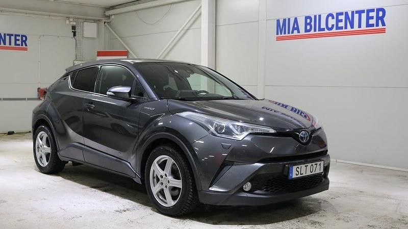 Begagnad Toyota C-HR Executive 122 HK (89 kW) 2017 Grå SUV