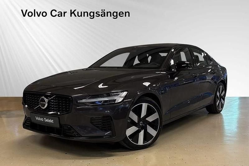 Grå Begagnad 2024 Volvo S60 Plus Sedan | 459 900 kr - Bild 1/3