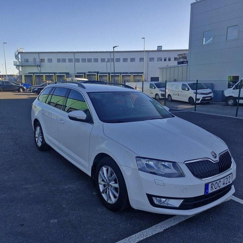 Vit Begagnad 2015 Skoda Octavia Kombi | 47 000 kr (Superpris) - Bild 1/4