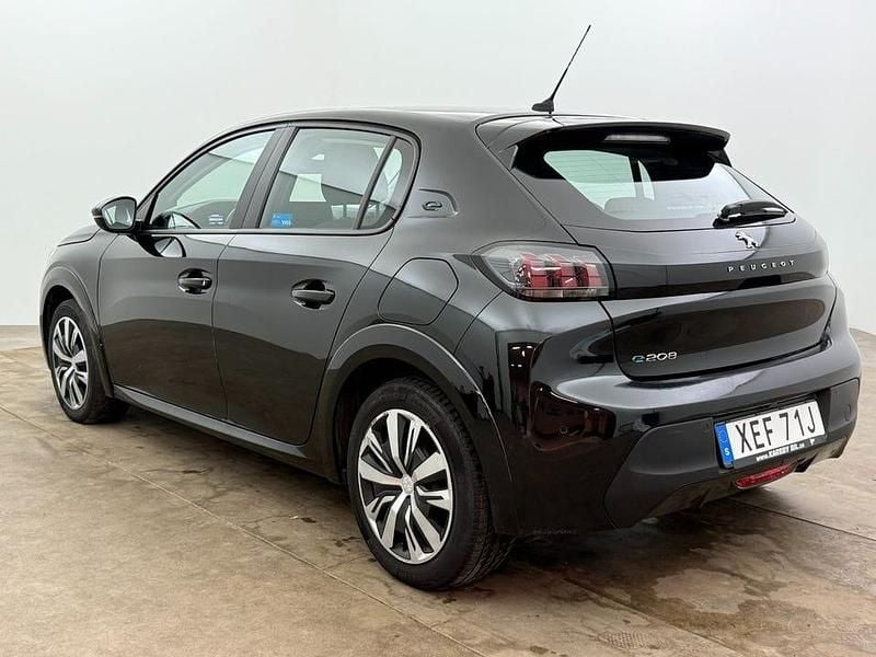 Begagnad Peugeot e-208 100 kW (136 HK) 2020 Svart Halvkombi
