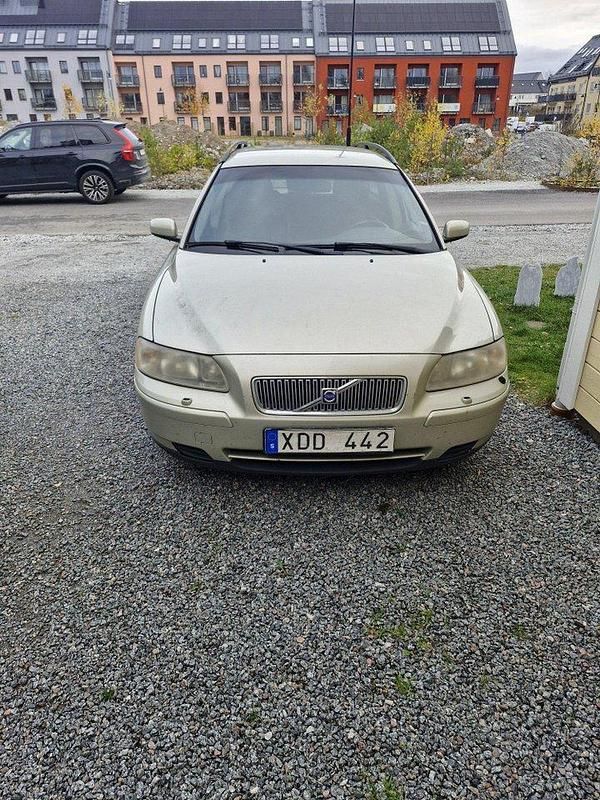 Brun Begagnad 2006 Volvo V70 Business Edition Kombi | 10 000 kr (Superpris) - Bild 1/4