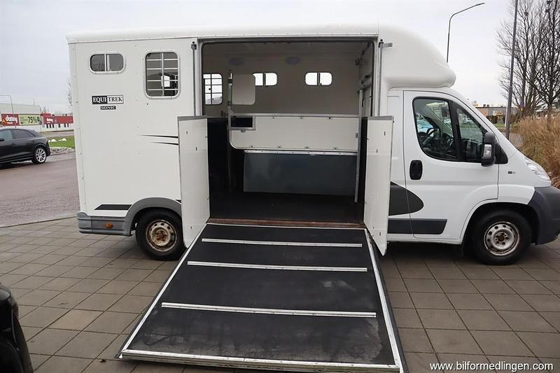 Begagnad Peugeot Boxer 131 HK (96 kW) 2012 Vit svart Van