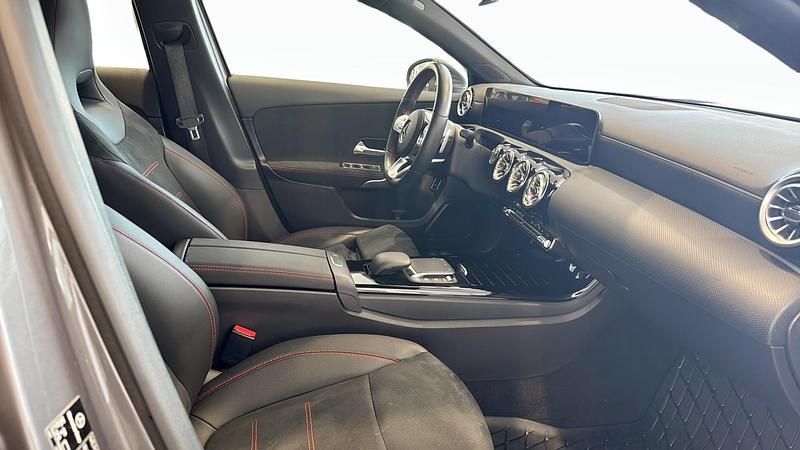 Begagnad Mercedes A250 2023 Grå