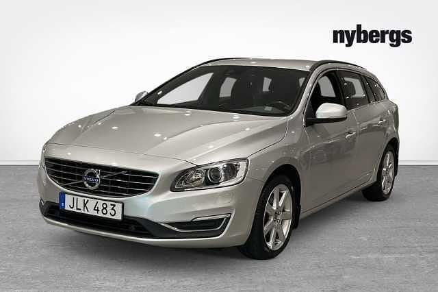 Silver Begagnad 2018 Volvo V60 Momentum Kombi | 189 000 kr (Superpris) - Bild 1/4