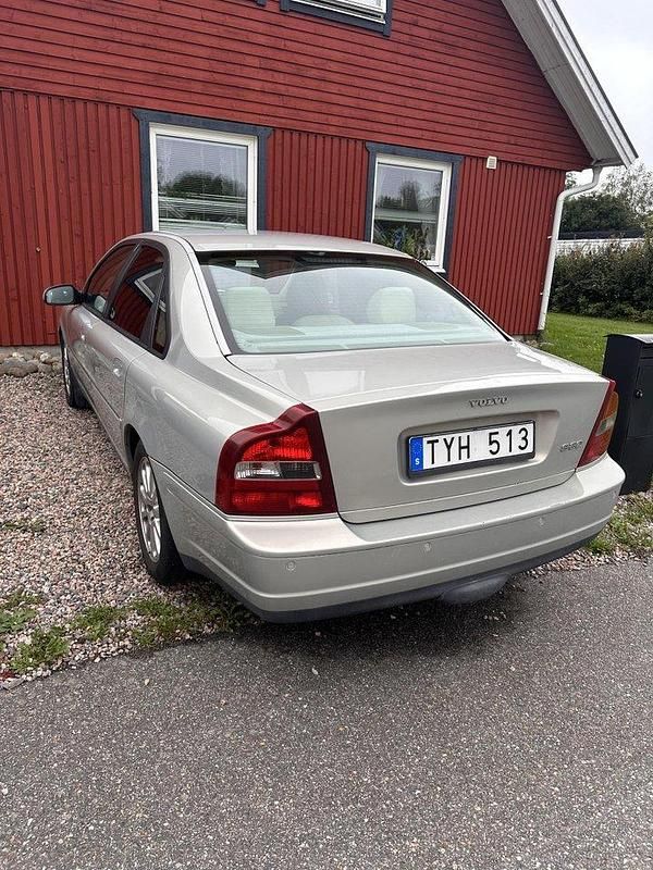 Grå Begagnad 2003 Volvo S80 Business Edition Sedan | 25 000 kr (Marknadspris) - Bild 1/4
