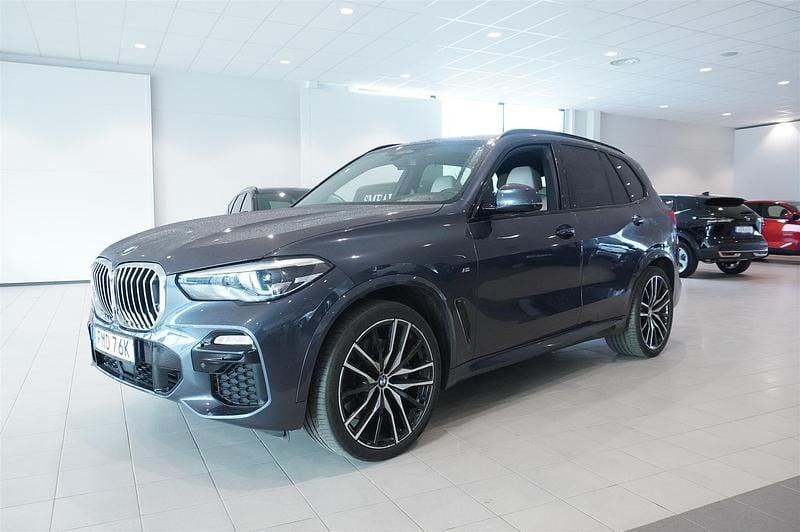 Arctic grey brilliant effect Begagnad 2019 BMW X5 M Sport SUV | 549 800 kr (Lite dyr) - Bild 1/4