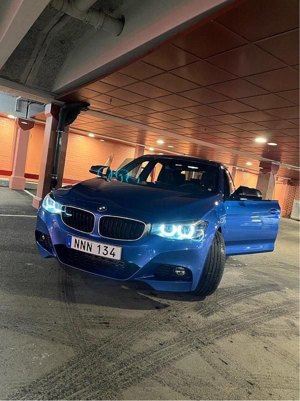 Blå Begagnad 2018 BMW 320 Gran Turismo M Sport Halvkombi | 200 000 kr (Bra pris) - Bild 1/4