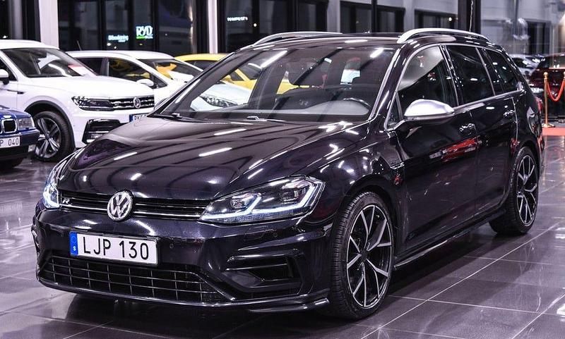 Svart Begagnad 2018 VW Golf VII R Kombi | 289 900 kr (Dyr) - Bild 1/4