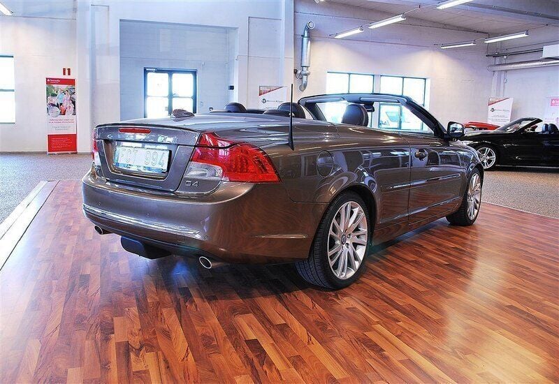 Brun Begagnad 2012 Volvo C70 Summum Cab | 219 900 kr (Dyr) - Bild 1/3
