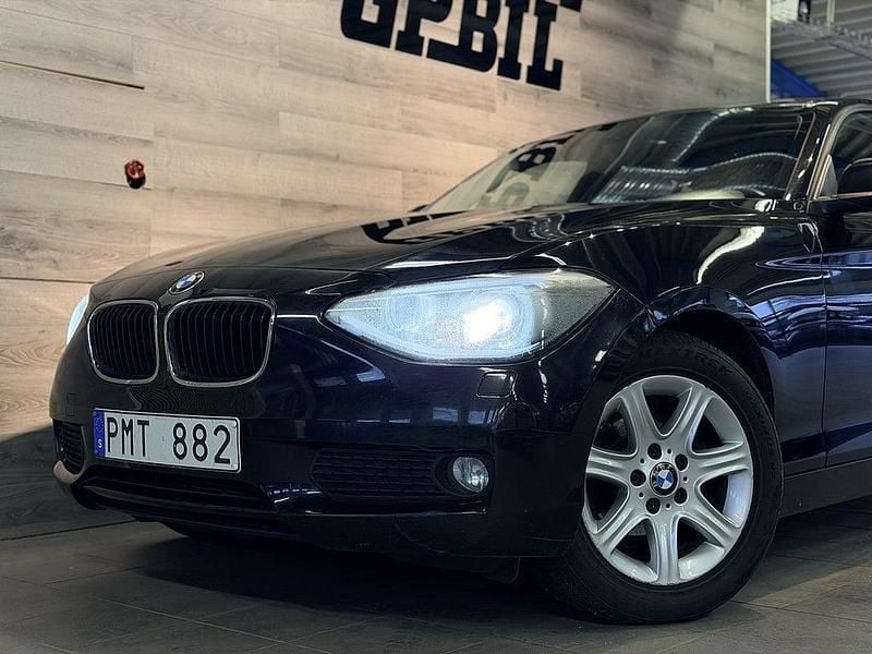 Begagnad BMW 116 136 HK (100 kW) 2013 Svart Halvkombi