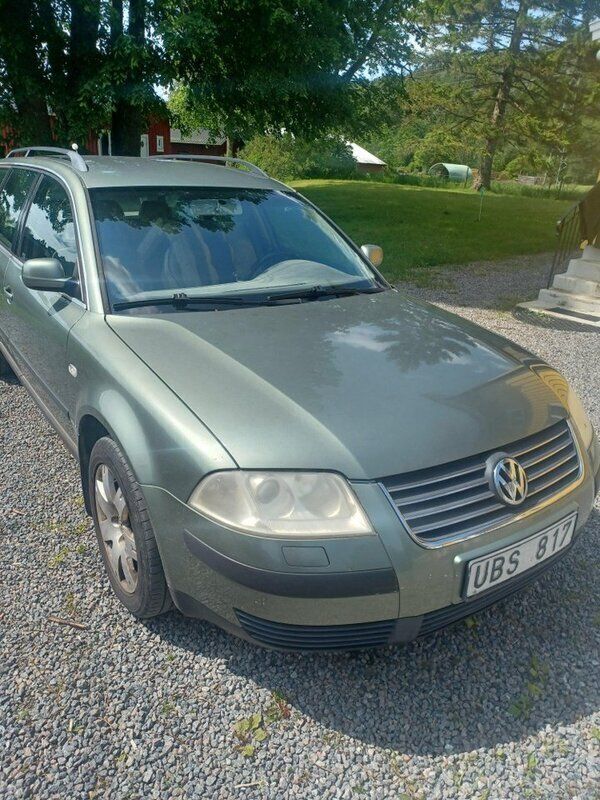 Grön Begagnad 2003 VW Passat Trendline Kombi | 9 800 kr - Bild 1/4