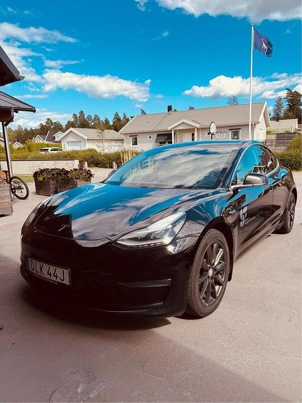 Svart Begagnad 2019 Tesla Model 3 Long Range AWD Sedan | 195 000 kr (Lite dyr) - Bild 1/4