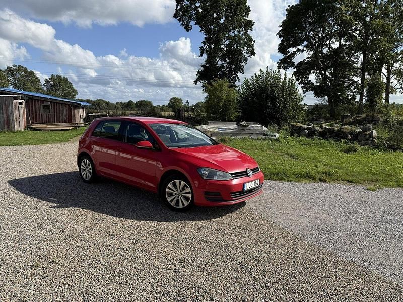 Röd Begagnad 2017 VW Golf VII Halvkombi | 103 000 kr (Marknadspris) - Bild 1/1