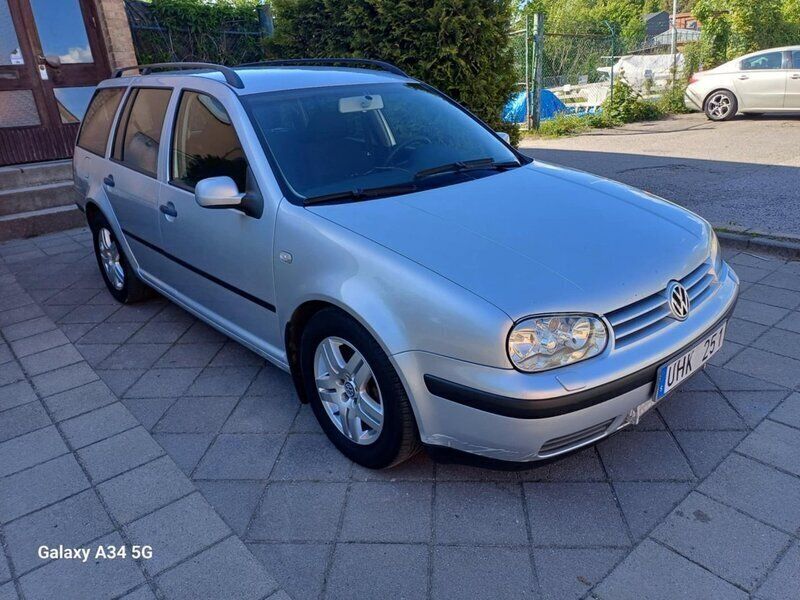 Silver Begagnad 2003 VW Golf IV Basis Kombi | 19 900 kr (Marknadspris) - Bild 1/4
