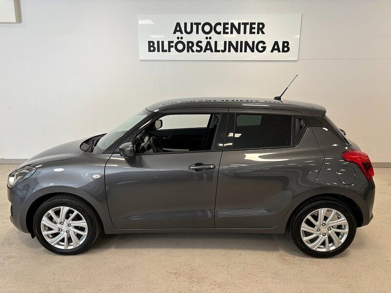 Grå Begagnad 2022 Suzuki Swift Halvkombi | 219 900 kr (Lite dyr) - Bild 1/4