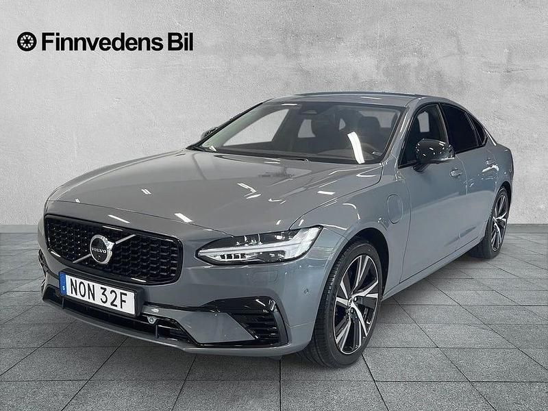 Grå Begagnad 2023 Volvo S90 Plus Sedan | 479 000 kr - Bild 1/4